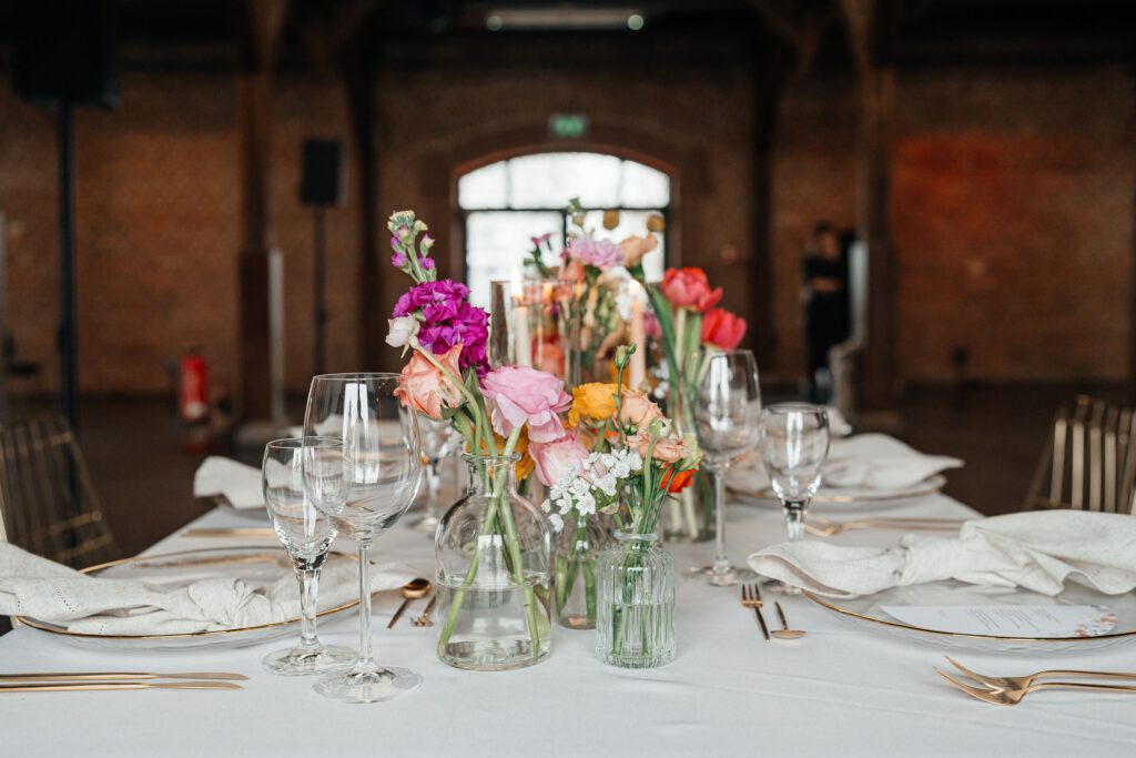 Hochzeit gedeckter Tisch KaDor Hochzeiten